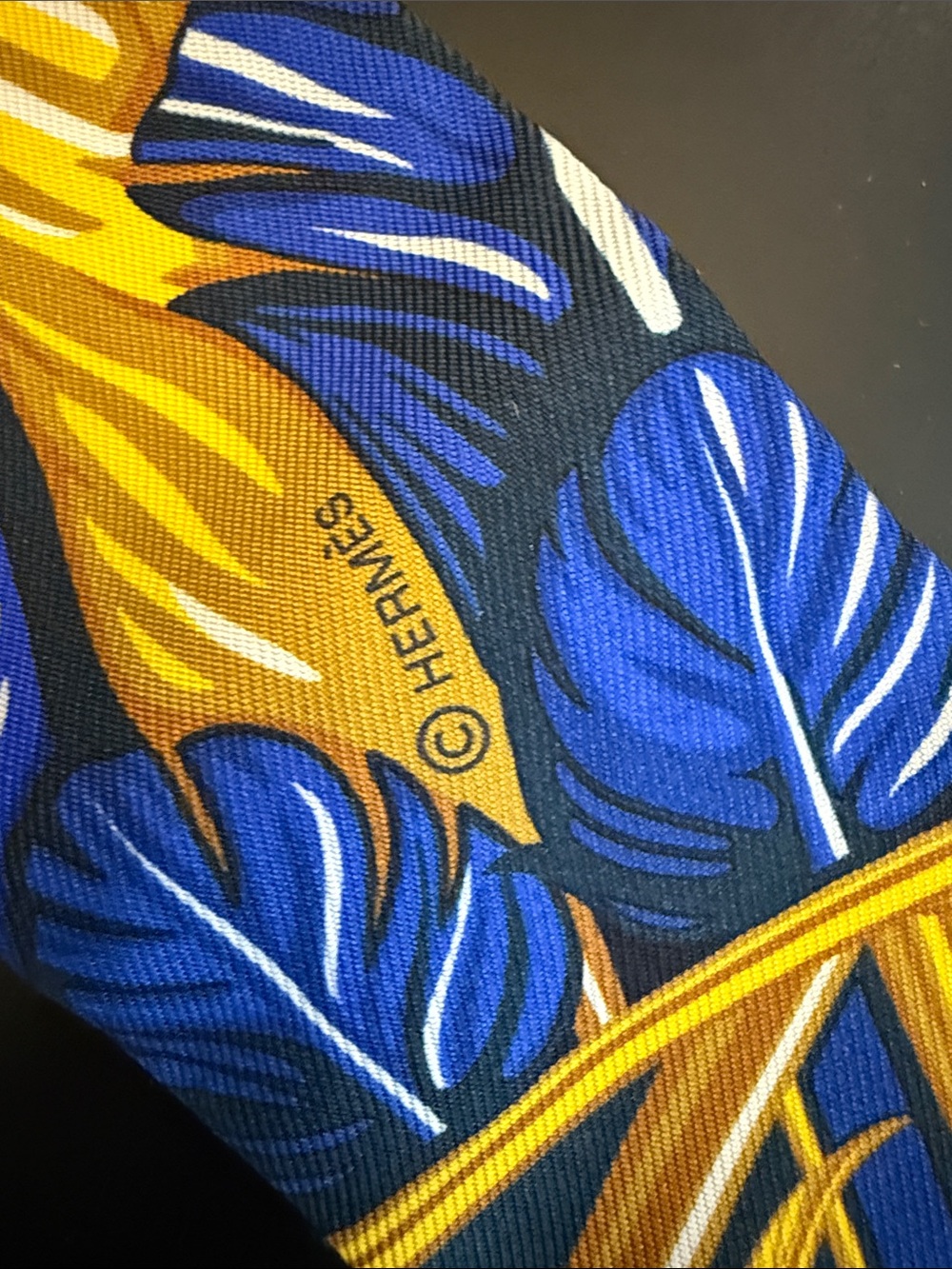 Hermès Blue & Yellow Feather Twilly Scarf (neck/ purse hair scarf) - Picture 4 of 5